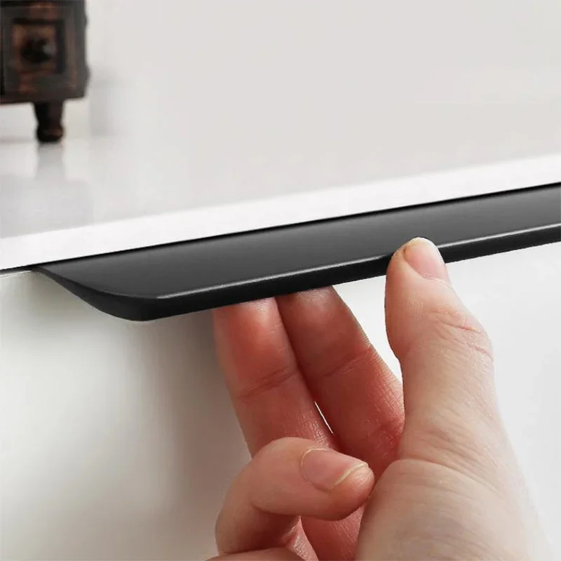 Minimal gestaltete Türgriffe,  – Restoration Hardware Furniture Used Bewertung und Preis