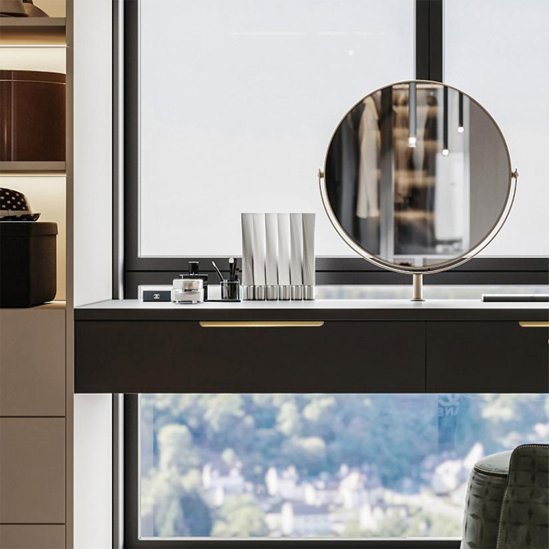 Minimal gestaltete Türgriffe,  – Restoration Hardware Furniture Used Bewertung und Preis