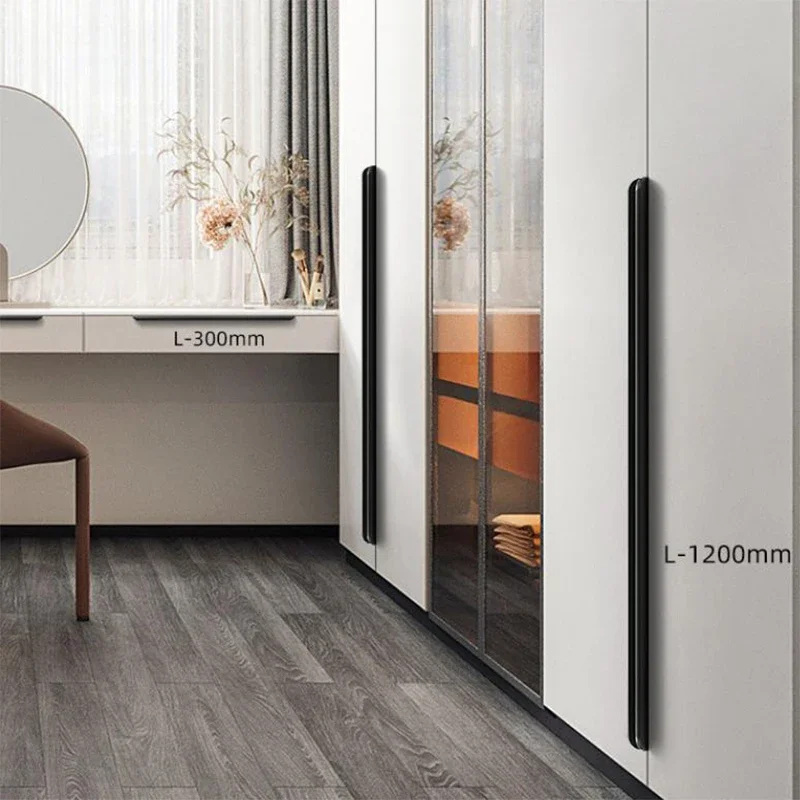 Minimal gestaltete Türgriffe,  – Restoration Hardware Furniture Used Bewertung und Preis